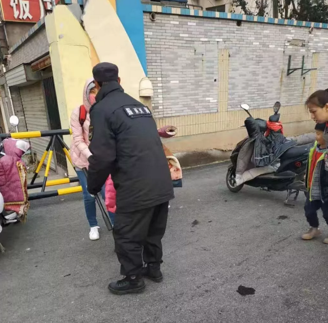 崗位上默默堅守,用平凡書寫奉獻